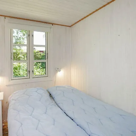 Two-bedroom Holiday In Vaeggerlose 31 펜션 Bøtø By